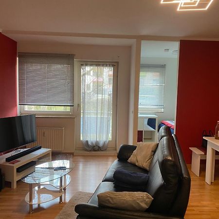 Zwei Zimmer Appartment Mit Balkon Und Stellplatz Voll Moebliert ترير المظهر الخارجي الصورة