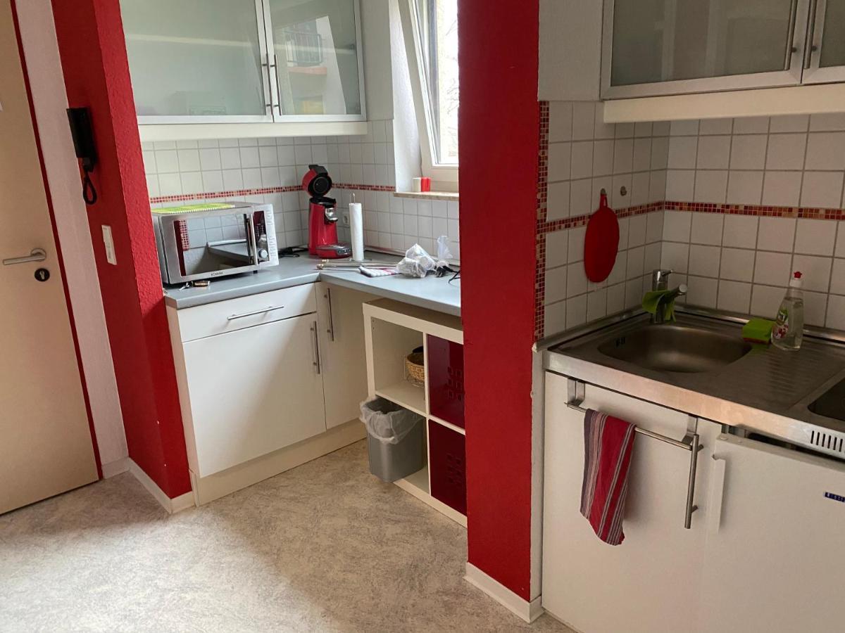 Zwei Zimmer Appartment Mit Balkon Und Stellplatz Voll Moebliert ترير المظهر الخارجي الصورة