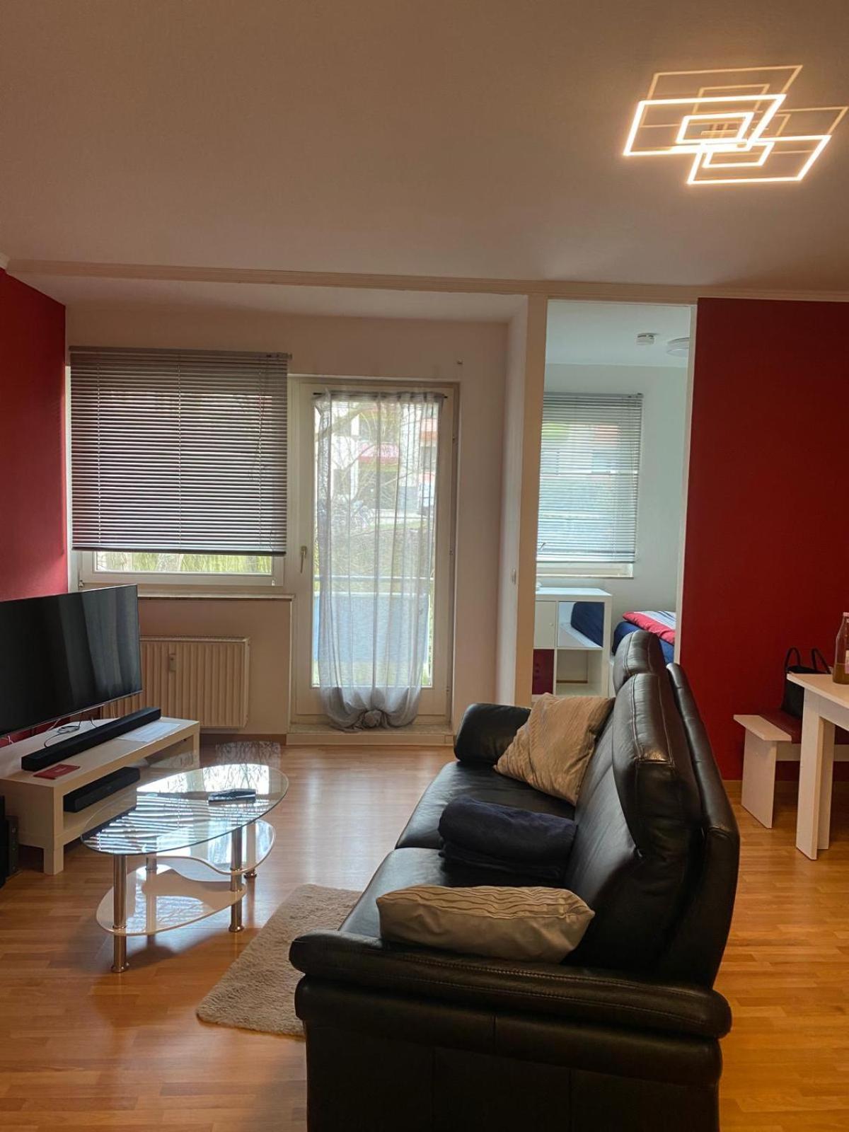 Zwei Zimmer Appartment Mit Balkon Und Stellplatz Voll Moebliert ترير المظهر الخارجي الصورة